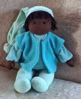 Een pop van 34 cm. nog beschikbaar.